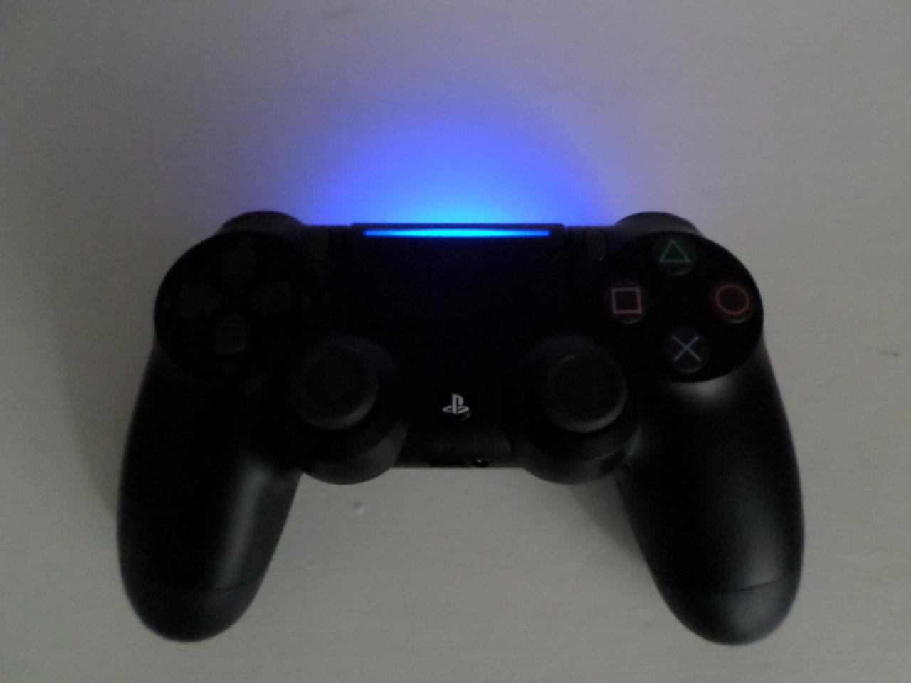 dualshock-4-controller-lightbar-front