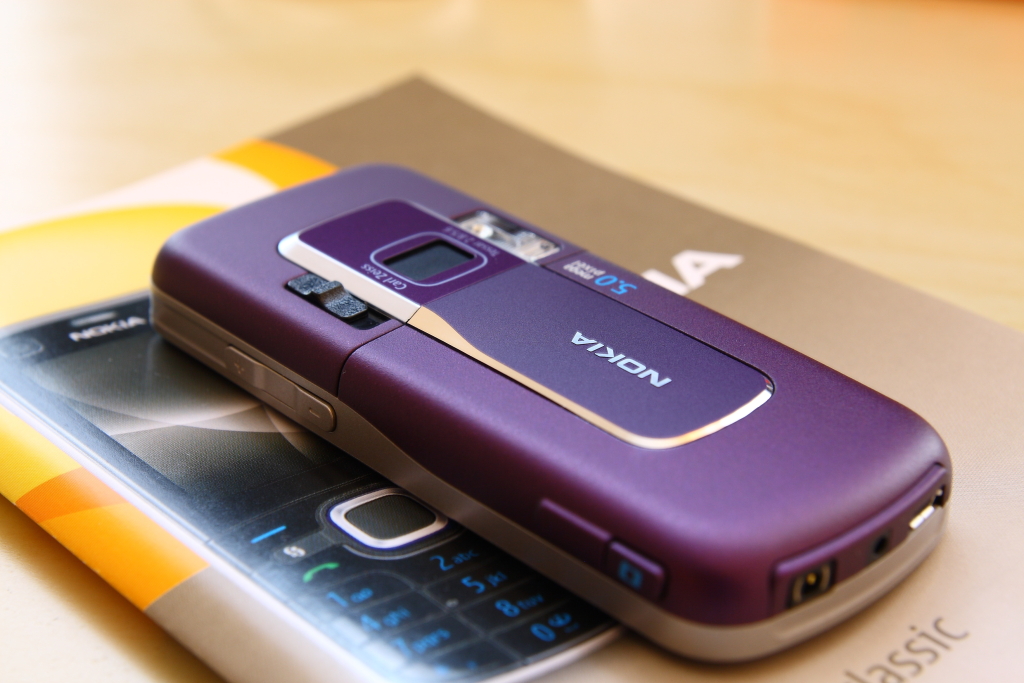 nokia 6220 classic - plum back