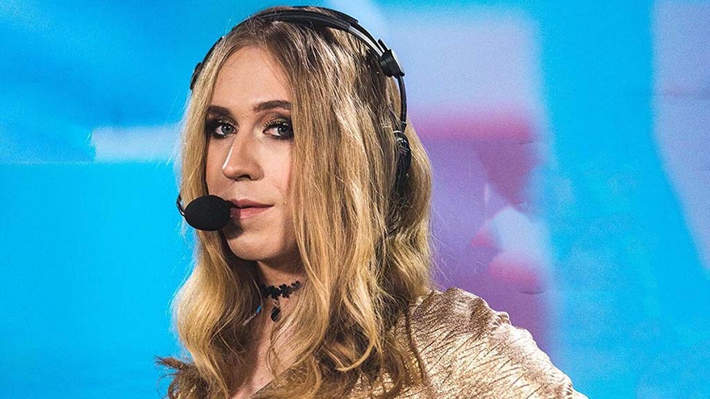 Η Emi Captain Fluke είναι η πρώτη τρανς eSports caster