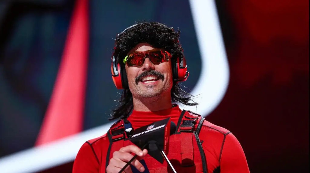 Ο Dr. Disrespect επανήλθε online 36 μέρες αφού παραδέχτηκε τα ακατάλληλα μηνύματα που έστελνε σε ανήλικη