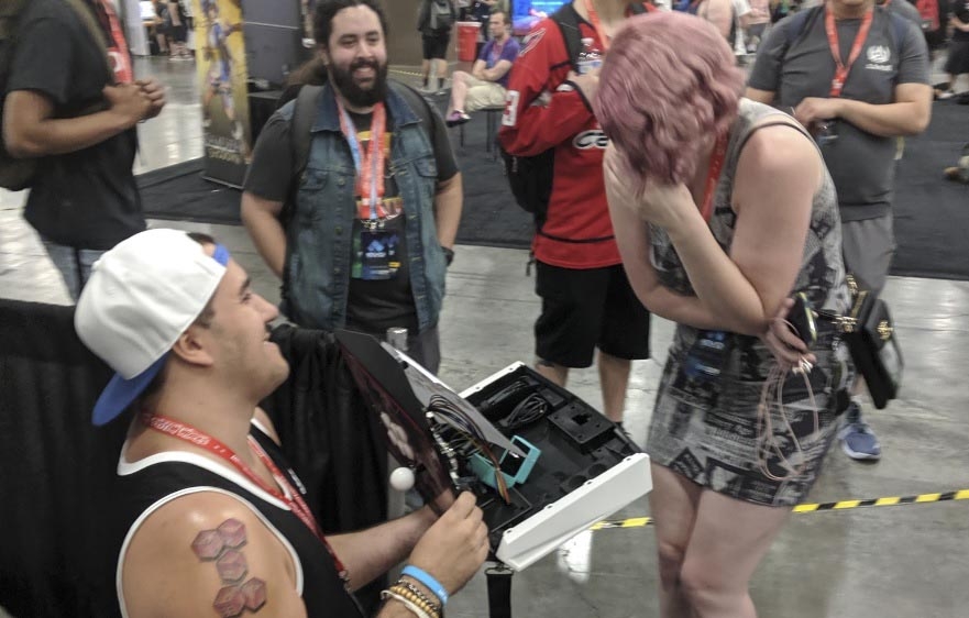 Streamer έκανε πρόταση γάμου στο τουρνουά EVO 2019