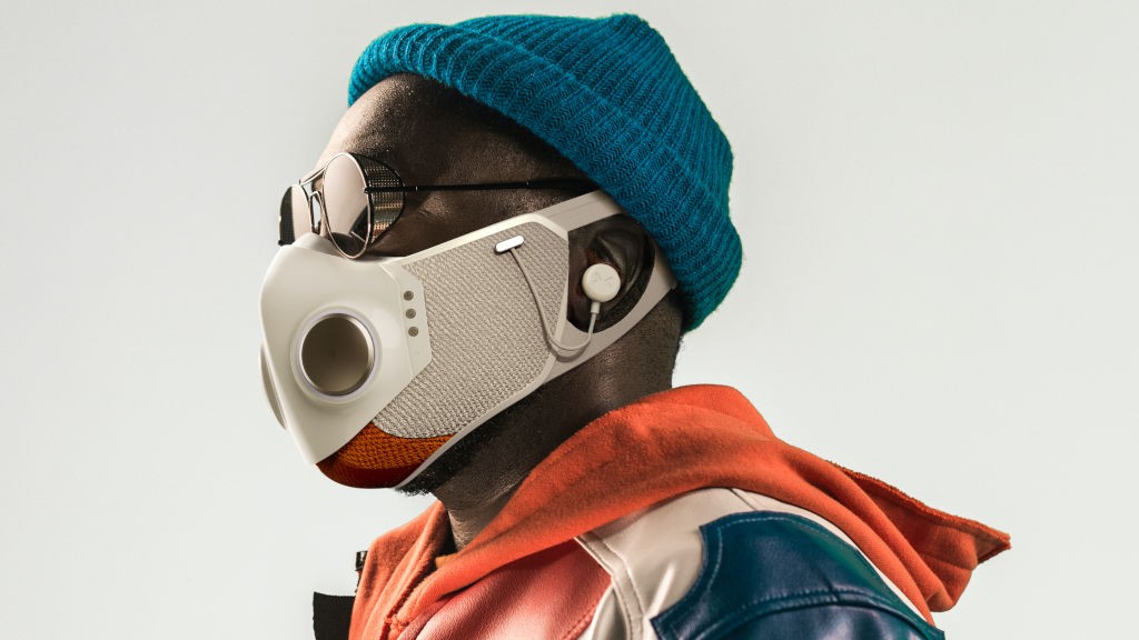 Ο ράπερ Will.i.am λανσάρει Smart Mask