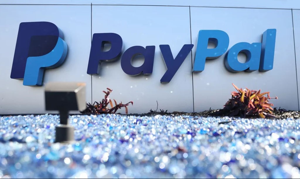 Το PayPal πήγε να ρίξει πρόστιμο 2500 δολάρια σε όσους διαδίδουν ψευδείς ειδήσεις, έφαγε φάπα 10% στη μετοχή του