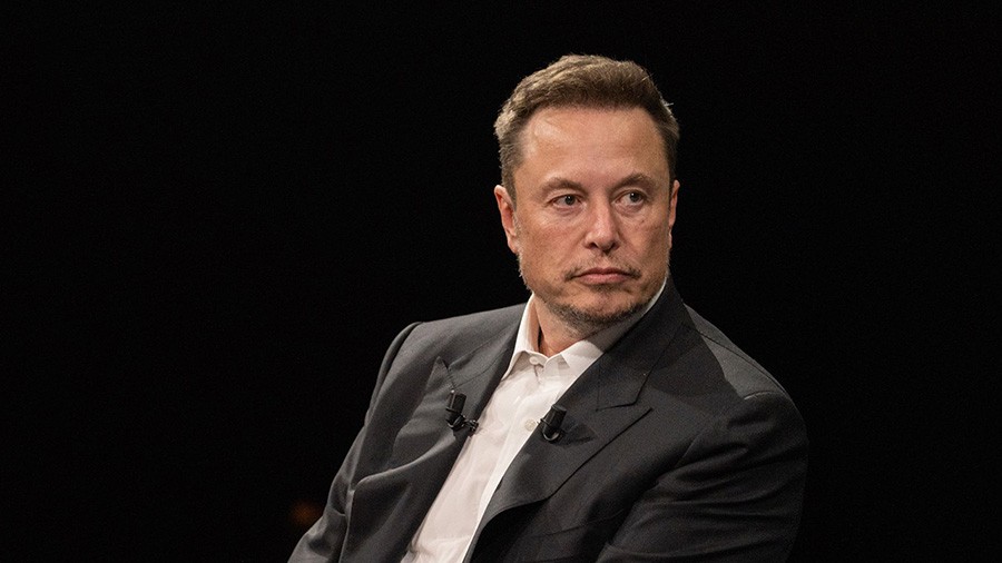 Η εταιρεία του Card game Cards Against Humanity έκανε μήνυση στον Elon Musk