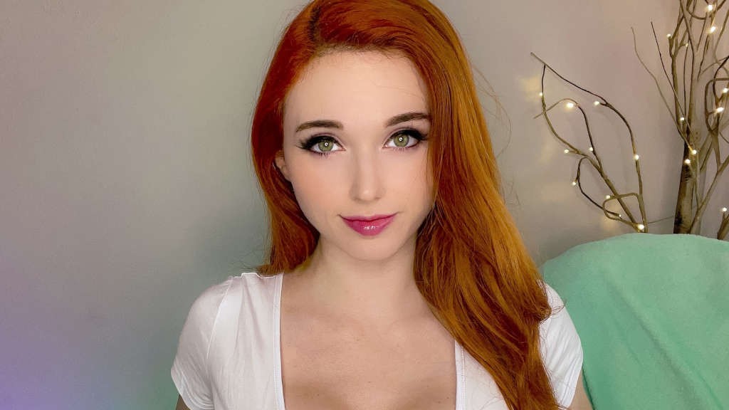 Η streamer Amouranth ανακοίνωσε ότι θα παραιτηθεί από το OnlyFans