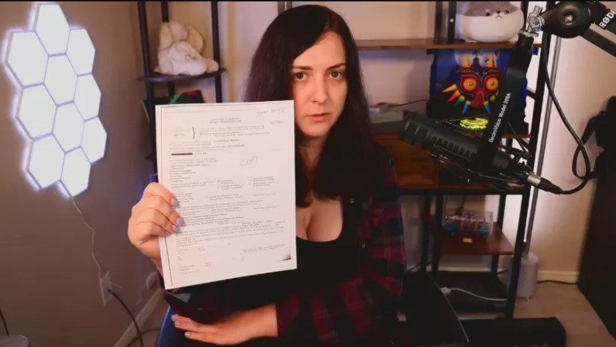 Η τραvς streamer Clara Sorrenti (Keffals) δέχθηκε φάρσα swatting