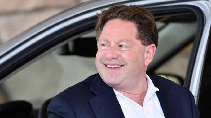 Ο Bobby Kotick, διευθύνων σύμβουλος της Activision Blizzard, θέλει να βγάζει πάνω από 30 εκατομμύρια δολάρια/έτος