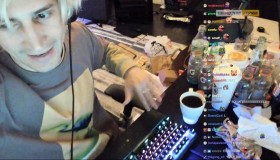 xqc-felix-lengyel-twitch-streamer-room-dirty-smells